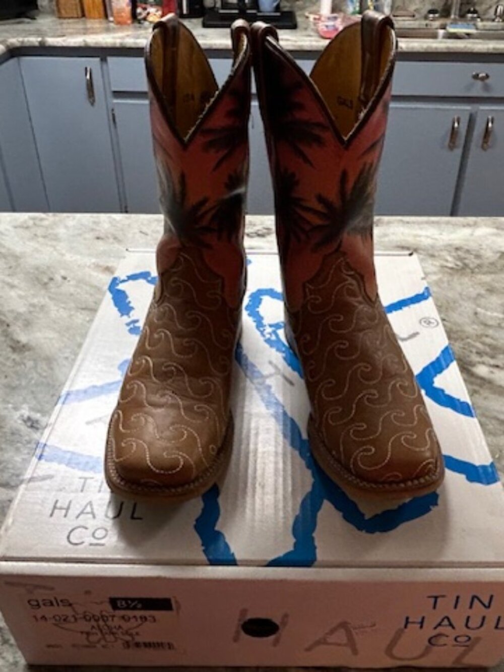 Tin Haul Women's Aloha Western Boots, Size 8 1/2, Fish Tank Sole